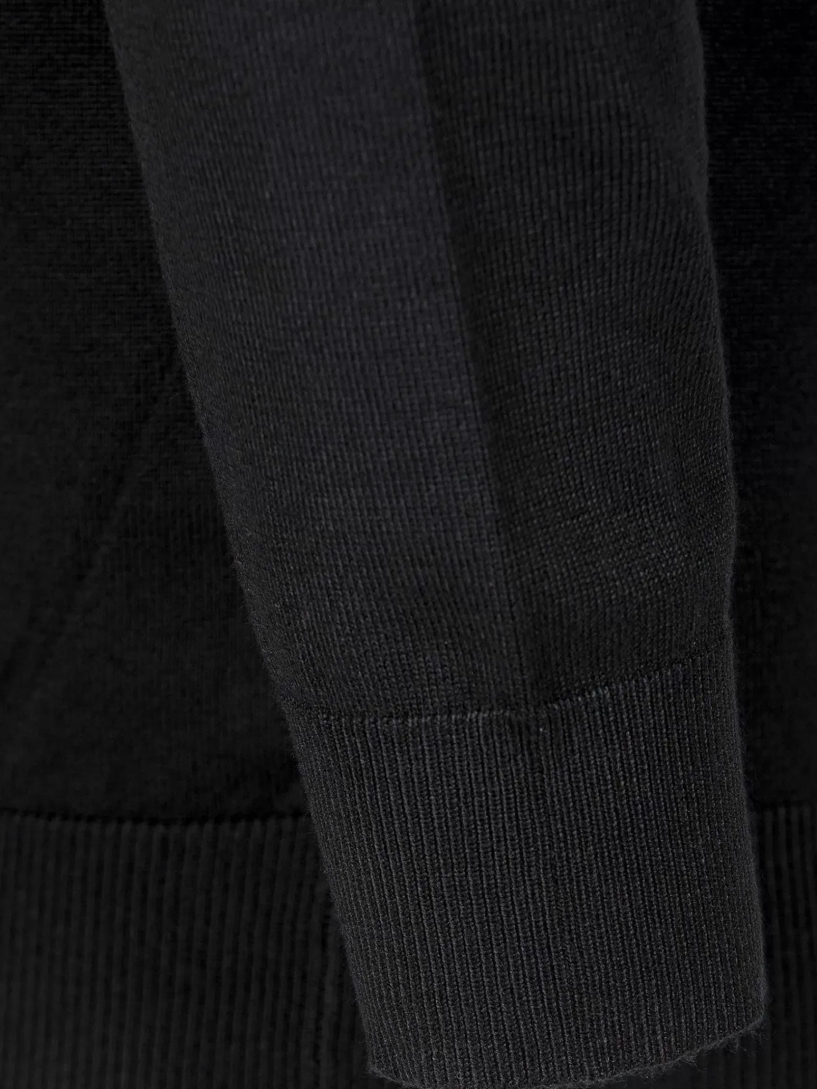 Wam Denim Sweaters|Siena Round-Necked Black Sweater